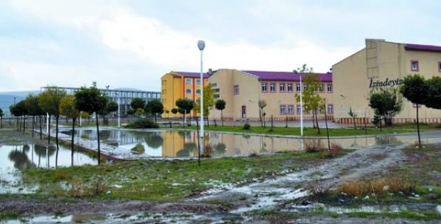 Okullar Bölgesi Yine Sular Altında