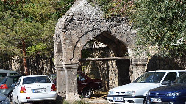 Bu türbe kime ait?