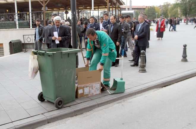 OSMANPAŞA CADDESİ DE SAATLİ ÇÖP SİSTEMİNE GEÇTİ...
