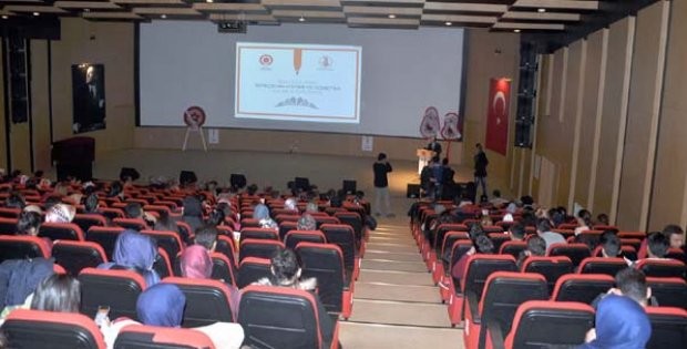Dilimiz İçin Dünyayı Takip Etmemiz Gerekiyor
