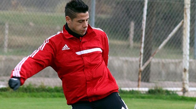 Beşiktaşın Cicinho ile ilgilendiği haberleri