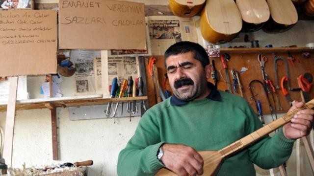 Aşık Veysel`in Asırlık Emanetine Gözü Gibi Bakıyor