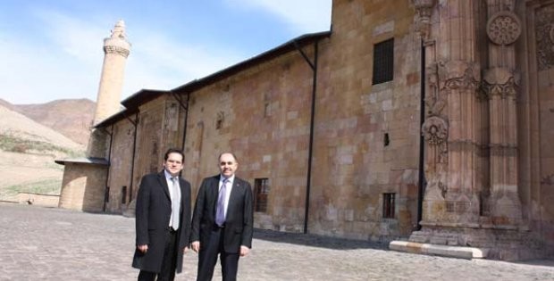 DİVRİĞİ ULU CAMİİ RESTORE EDİLECEK
