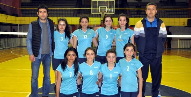 VOLEYBOLDA HEYECAN SÜRÜYOR