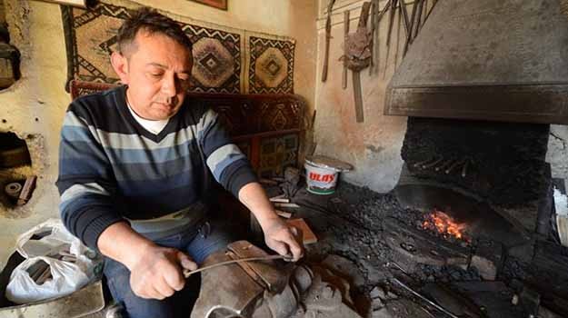 CERRAHİ NEŞTERLER ÜRETİLİYORDU