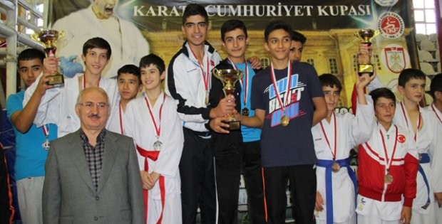Sivasta Karate Fırtınası