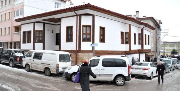 Kolağası Konağı Tabelasız Kaldı