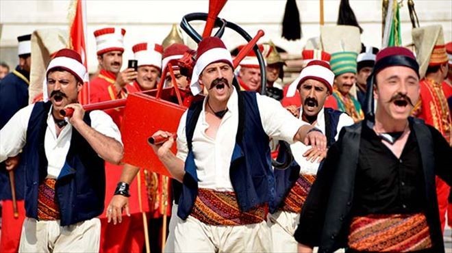 DEV BAYRAKLI KUTLAMA