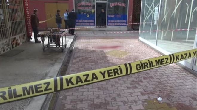Azeri Uyruklu Vatandaş Apartmandan Atlayarak İntihar Etti