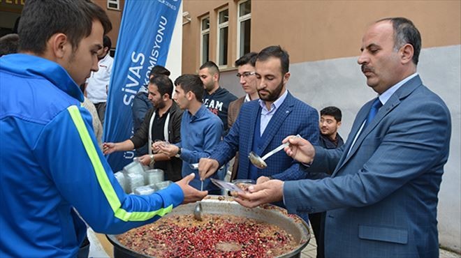 Öğrenciler aşureye doydu