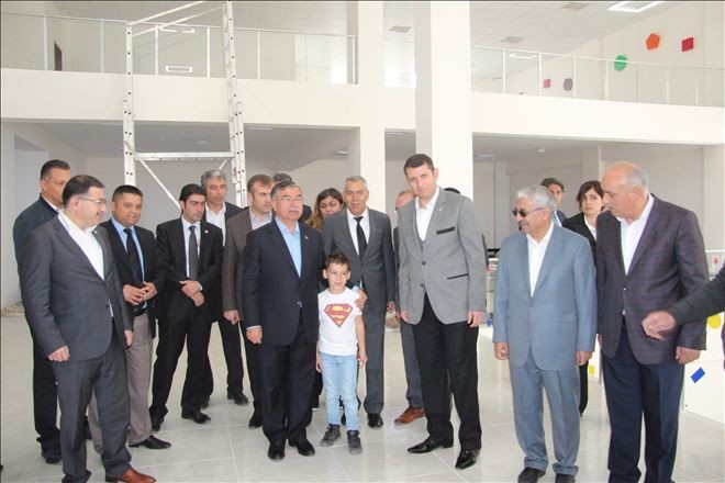 TBMM Başkanı Yılmaz Çocuk Oyun Kütüphanesinde İncelemelerde Bulundu