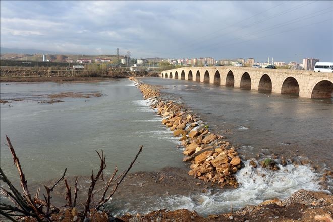 KARŞIYAKA´YA YENİ KÖPRÜ