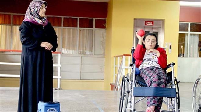 Her şey engelli kızının mutluluğu için