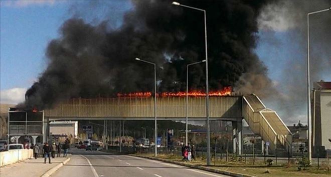 Sivas´ta Üst Geçitte Yangın