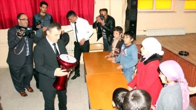 Ritim Eğitimi Verilen Engelli Öğrencilere Kaymakamdan Darbuka