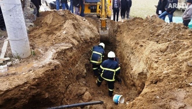 3 İşçi Toprak Altında Can Verdi