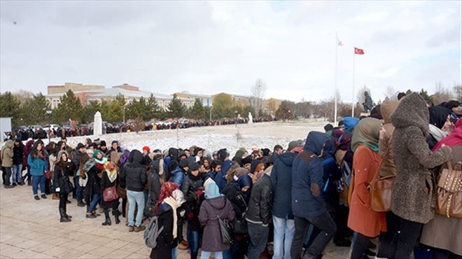 Üniversite yıkıldı