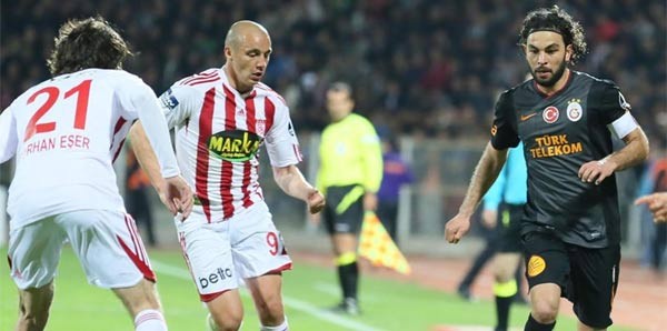 Galatasaray, Sivas`ta Öldü Öldü Dirildi: 2-3