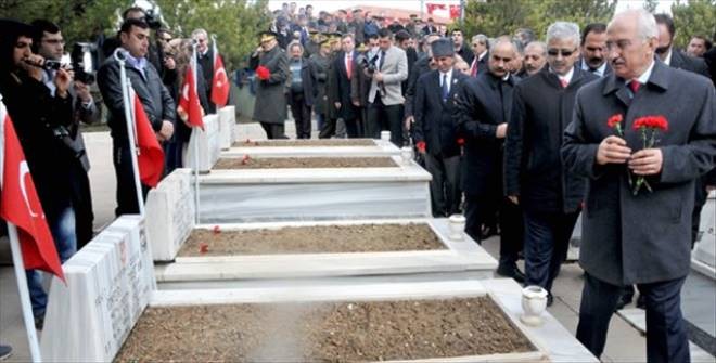 ŞEHİTLERİMİZİ SAYGIYLA ANDIK