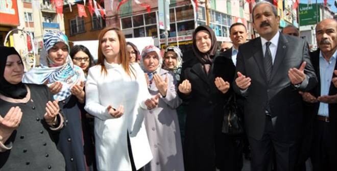 BBP Kadın Kolları Lokma Dağıttı