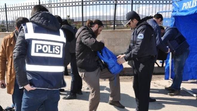 Diyarbakır`daki 8 Ölümlü Silahlı Kavgaya İlişkin Dava Sivas`ta Görüldü,