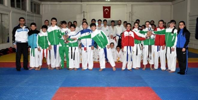 KARATECİLERDEN GÖZDAĞI