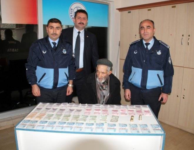 Dilencinin Üzerinden 1.770 Lira Çıktı