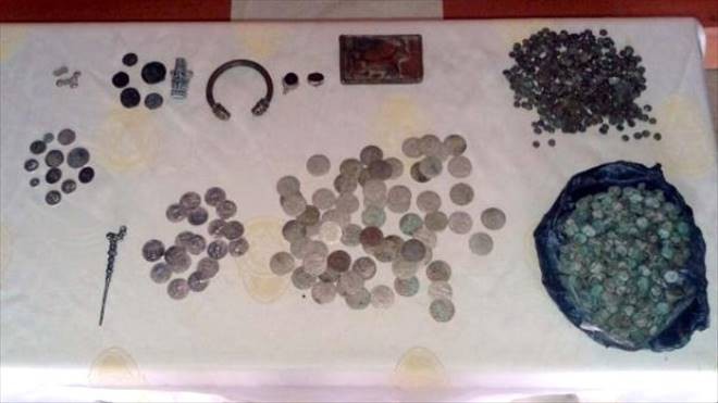 İmranlı`da Durdurulan Otomobilden Tarihi Eser Çıktı