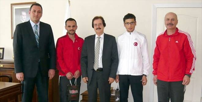 Şampiyonlardan Rektör Kocacıka Ziyaret