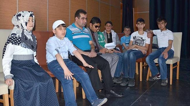Parmaklarıyla Kuran öğrendiler
