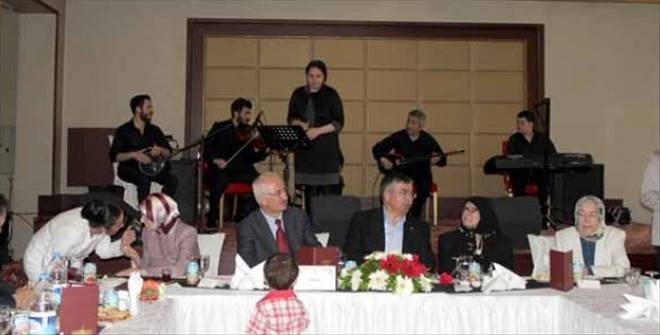BİZE HER GÜN ANNELER GÜNÜ