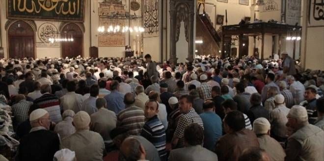 Camiler doldu taştı