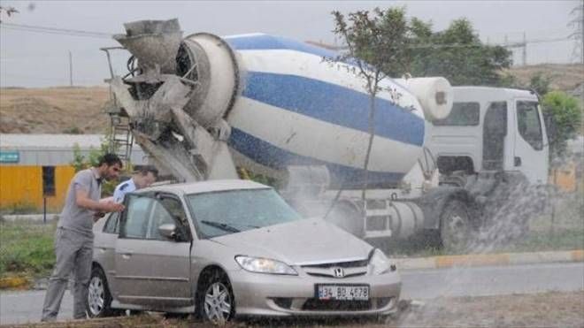 Sivas´ta Beton Mikseri Otomobille Çarpıştı: 1 Yaralı