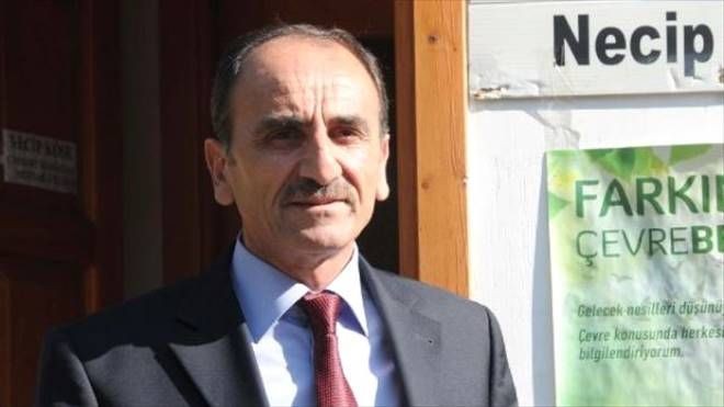 Belediye Mahalle Muhtarını ´Temizlik İşçisi´ Yapmak İstedi