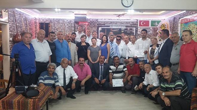 AŞIKLAR KAHRAMANLIK TÜRKÜLERİ SESLENDİRDİ