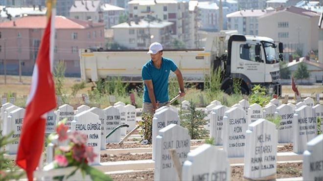 MEZARLIKLAR MİS GİBİ