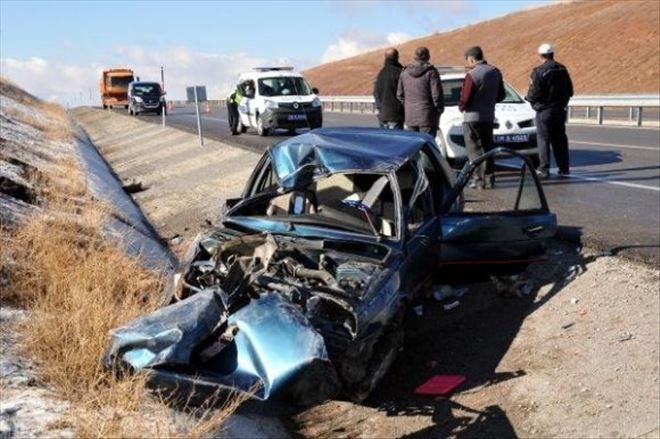 Sivas´ta Trafik Kazası: 1 Ölü, 2 Yaralı