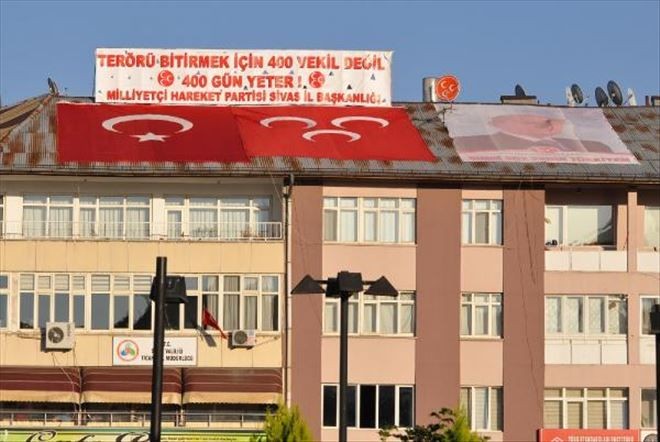 MHP´nin Pankartına Valilik´ten Uyarı: Kaldırın