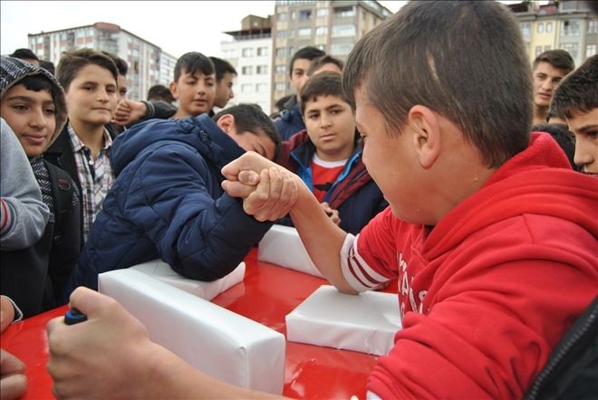 Bilek Güreşinde Heyecan Doruktaydı