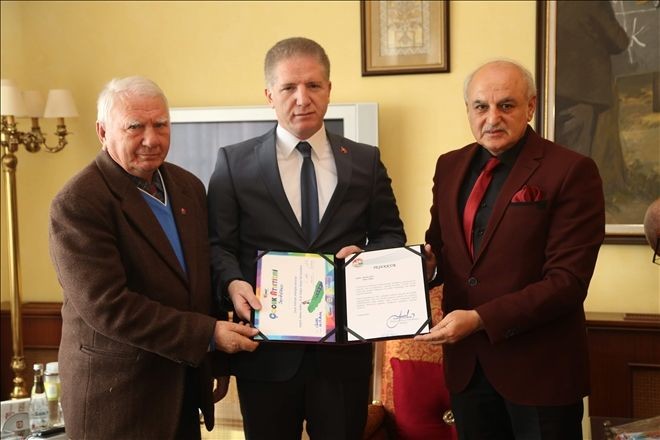 Atletizm Federasyonundan Vali ve Belediye´ye Ziyaret