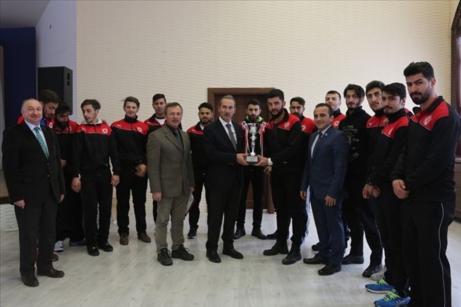 Rektör, Şampiyon Takımı Kutladı