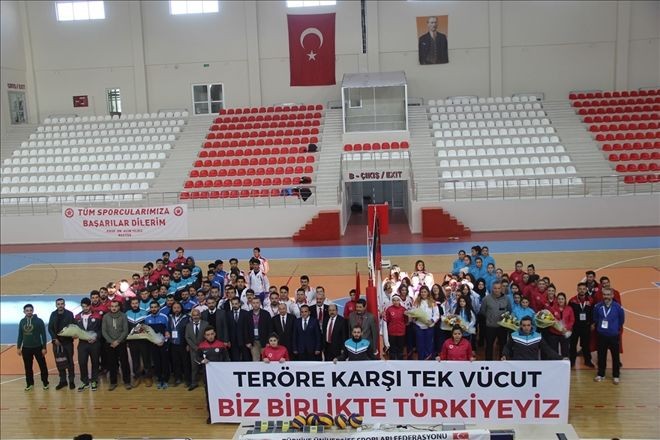 CÜ´deki Taha Akgül Spor Salonu Açıldı