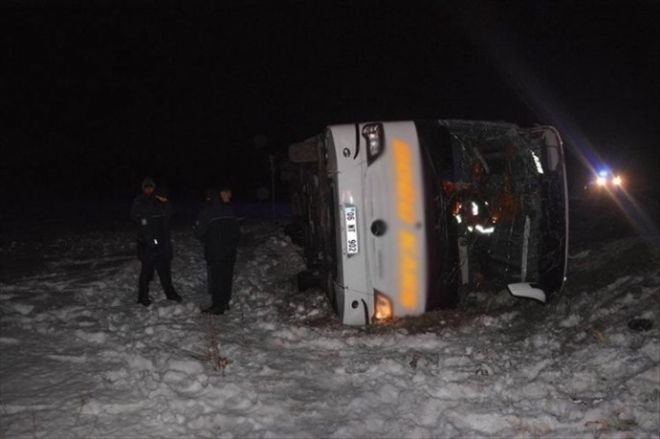 Yolcu Otobüsü Devrildi: 34 Yaralı