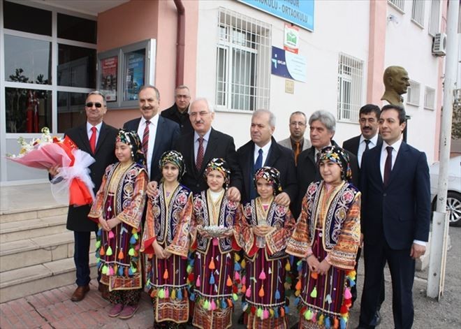 700 çocuğa yardım eli