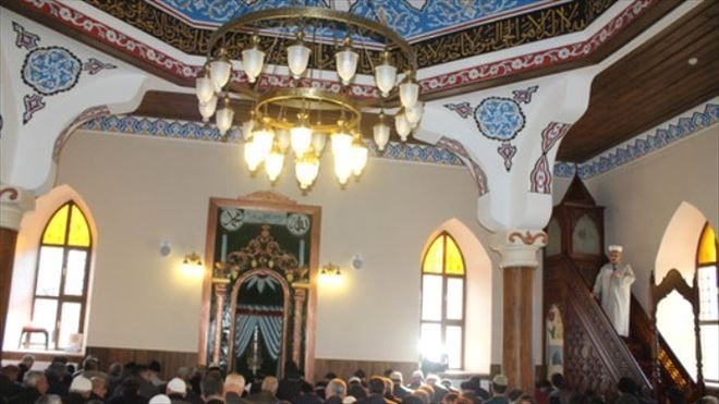 Cuma Namazı Vaazı Sırasında Cemaatin Üzerine Avize Düştü