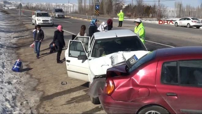 Sivas´ta Trafik Kazası: 3 Yaralı