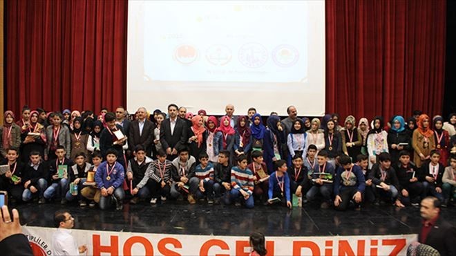 Başarılı öğrenciler ödüllendirildi