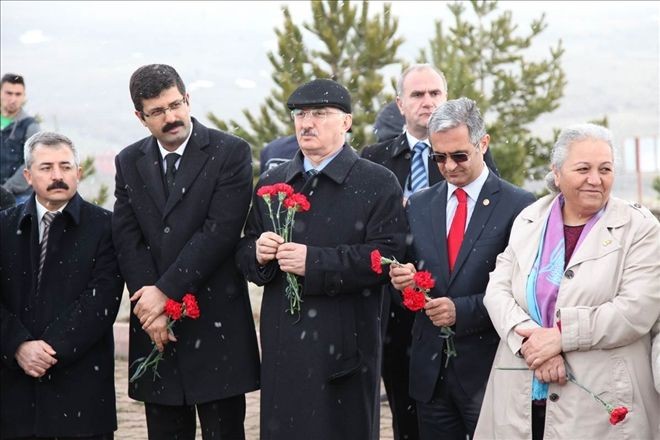 Aşık Veysel Ölüm Yıldönümünde Mezarı Başında Anıldı
