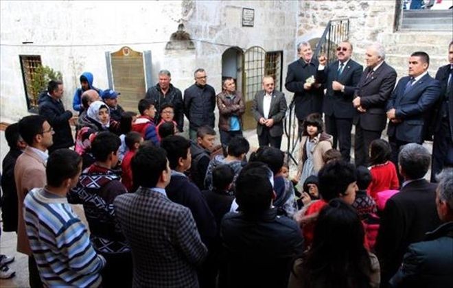 İşitme Engelliler Sivas´ta Türbeleri Gezdi