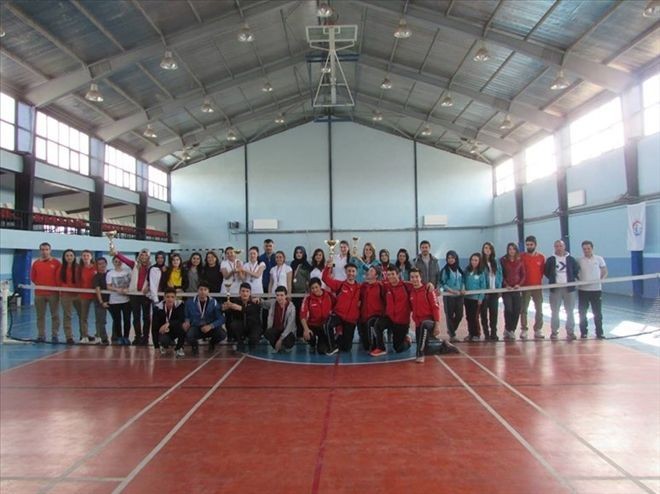 Tenis kortunda çekişme sona erdi